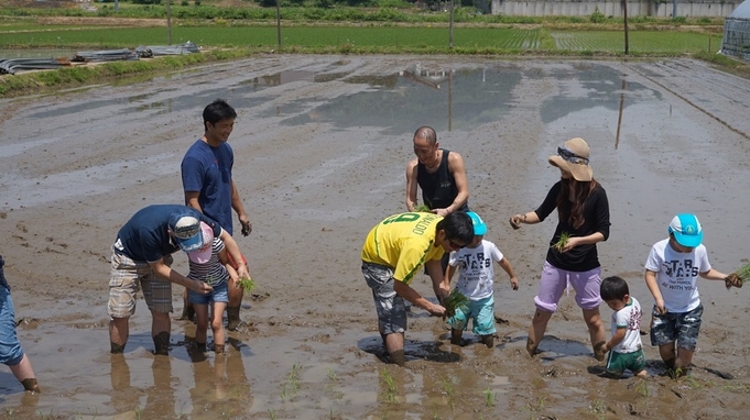 南魚沼産コシヒカリの魅力を再発見！田植え体験プラン(夕朝食付き)